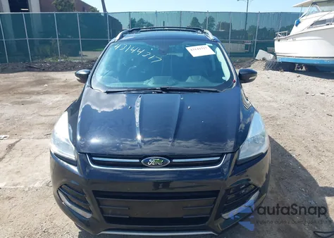 2016 Ford Escape Titanium z USA, uszkodzony, nr VIN 1FMCU9J90GUA43187